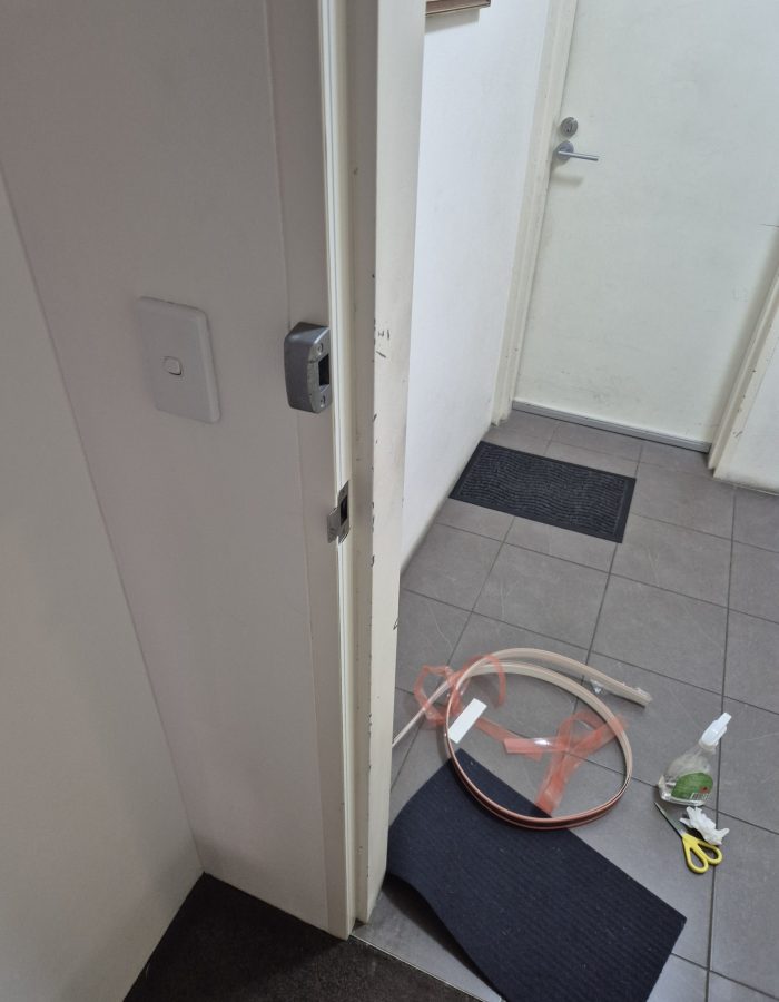 Installation of intumescent seals on fire doors